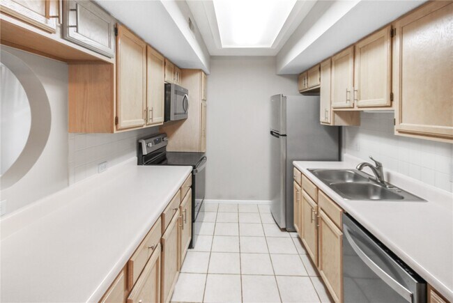 Building Photo - 421 Shirley Ridge Dr