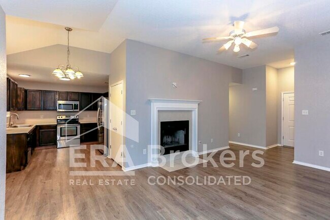 Foto del edificio - 1614 Twisted Oak Dr