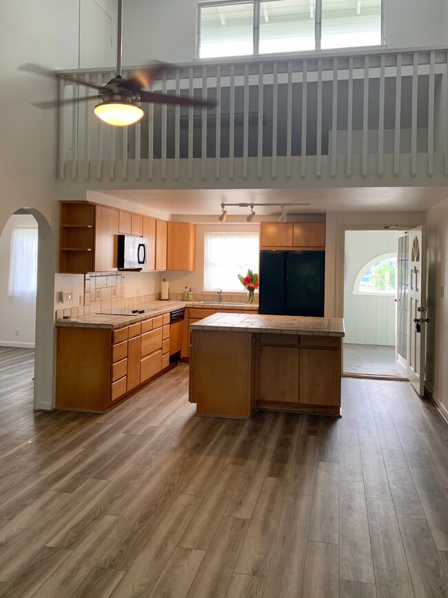 Building Photo - 355 Aoloa St