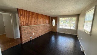 Foto del edificio - BEECH GROVE - CHARMING 3 BEDROOM HOME AVAILABLE NOW!
