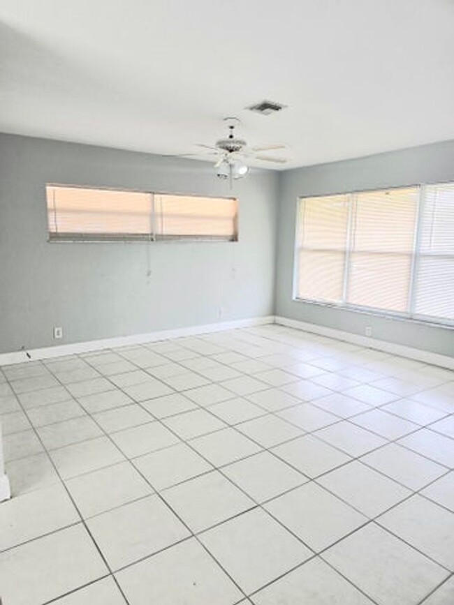 Foto del edificio - 334 24th Ave NE