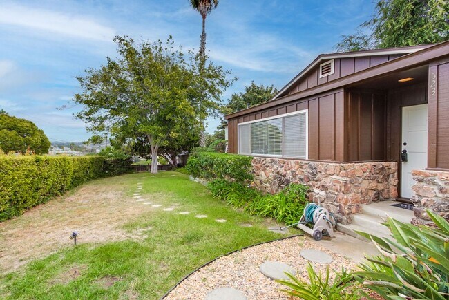Foto del edificio - Charming Fully Remodeled 3-Bedroom Home in...