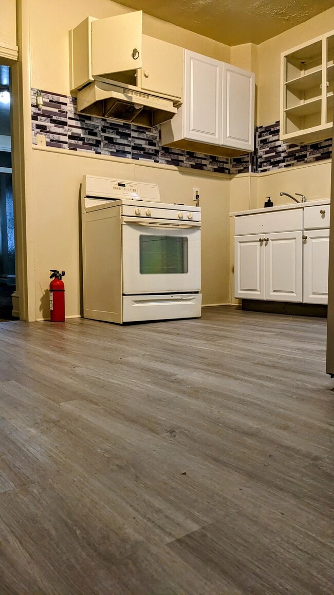 Building Photo - 730 Kohn St