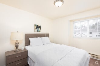 2BD, 1BA - 915SF - Breckenridge Apartments