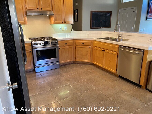 Building Photo - 4 br, 3 bath House - 1885 Day Star Ct.