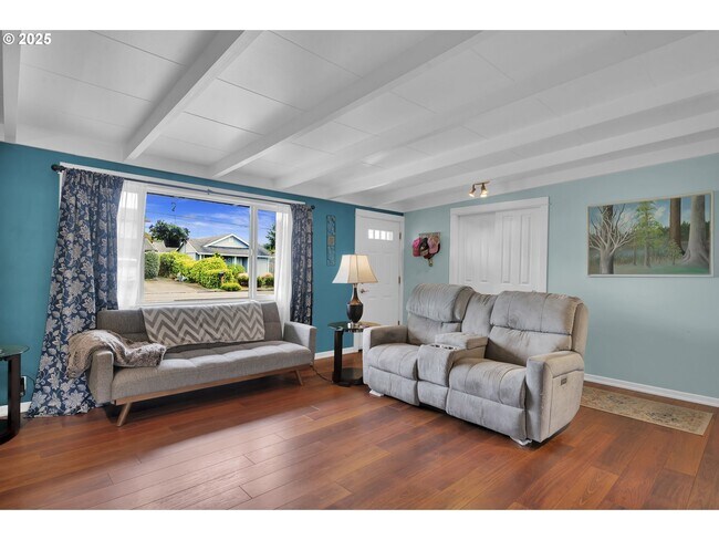 Foto del edificio - 679 Kingwood St