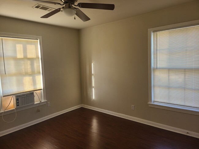 Building Photo - 1505 Alamo Ave