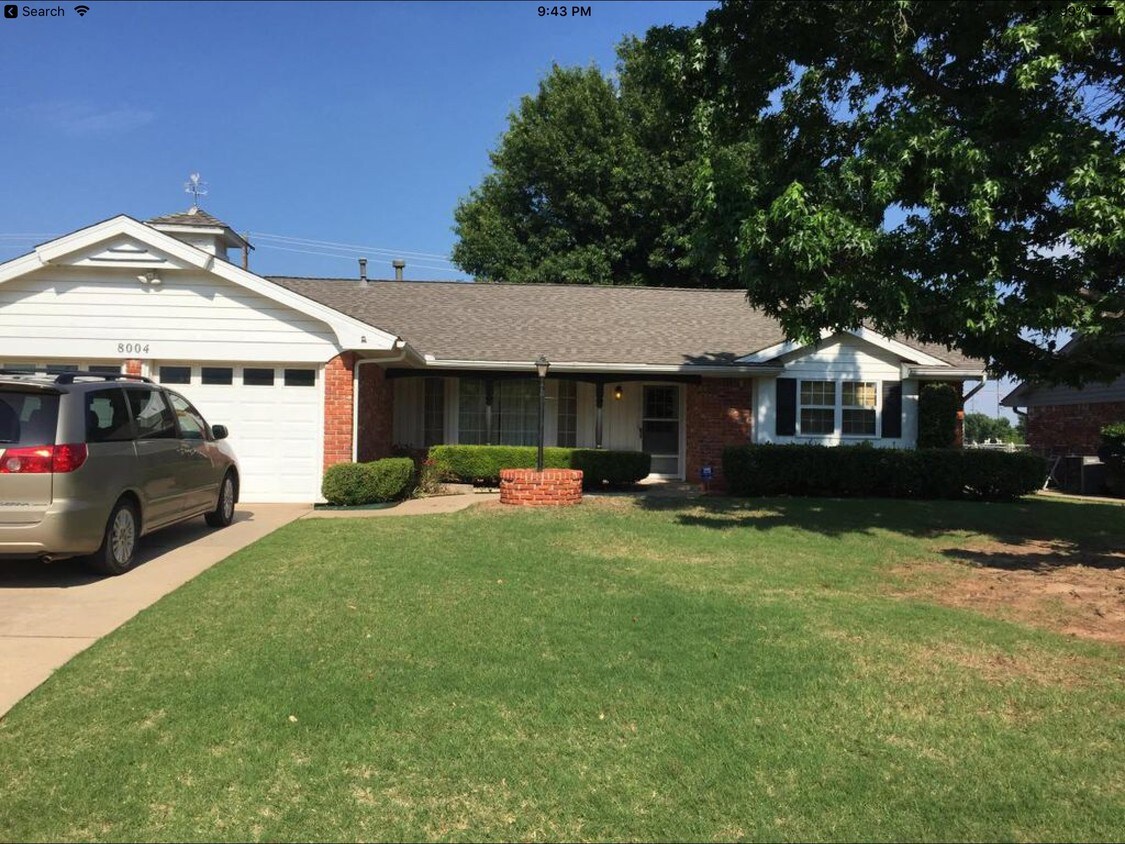 Primary Photo - 8004 W Lakeshore Dr