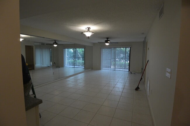 Building Photo - 3525 S Ocean Blvd