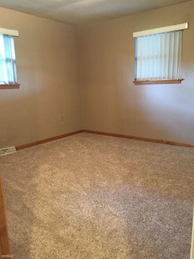 Building Photo - 2 br, 1 bath Duplex - 327 Aaron Dr