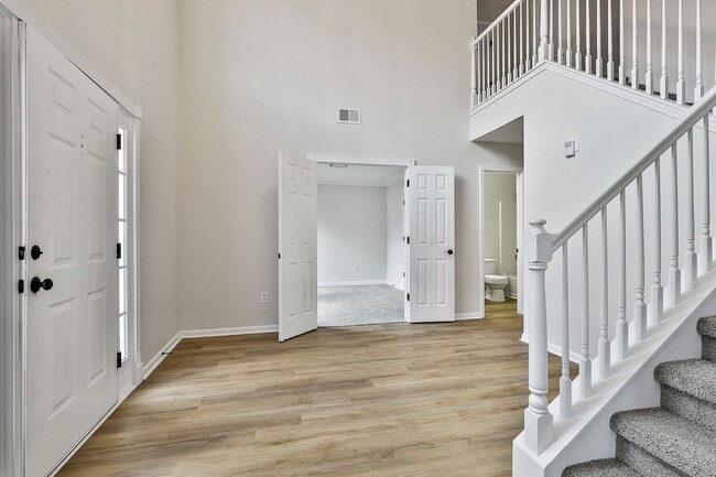 Building Photo - Spacious 5-Bed/3-Bath Turn-Key Home in Rivers Edge! Fully Remodeled & Move-In Ready