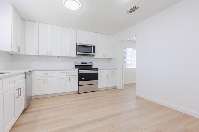 Building Photo - 8311 Quail Burg Ln