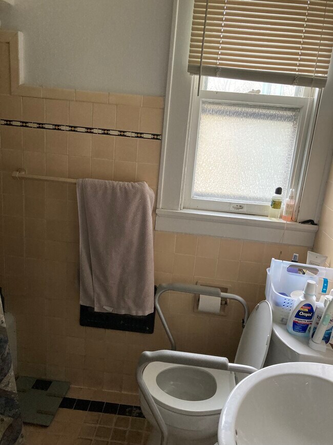 Building Photo - 2911 N Marietta Ave