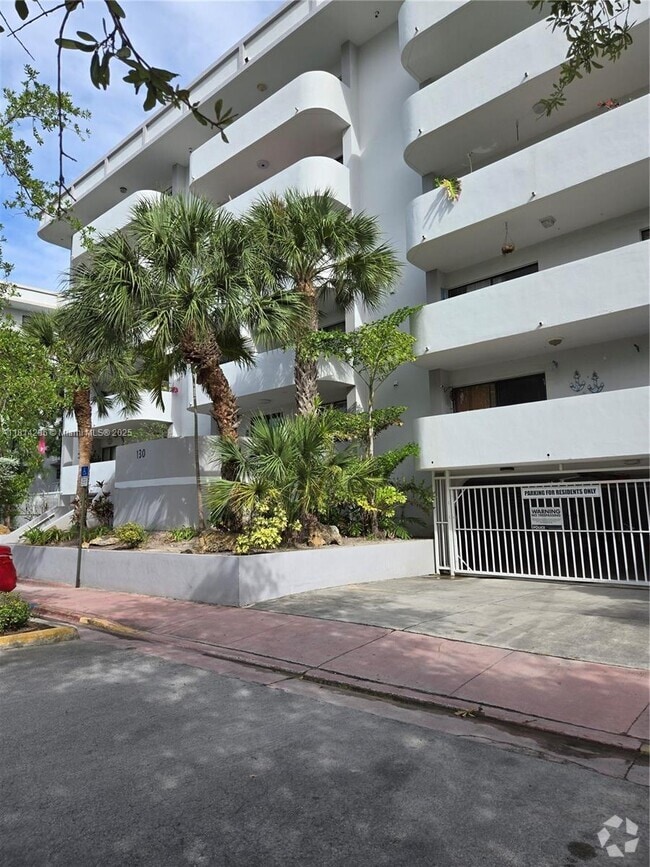Building Photo - 130 S Shore Dr