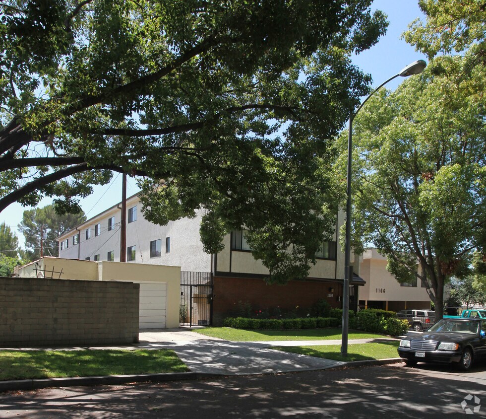 Building Photo - 1170 Spazier Ave