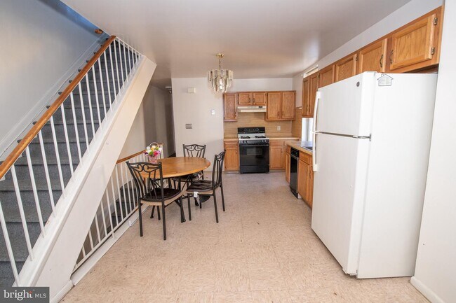 Foto del edificio - 422 W Huntingdon St