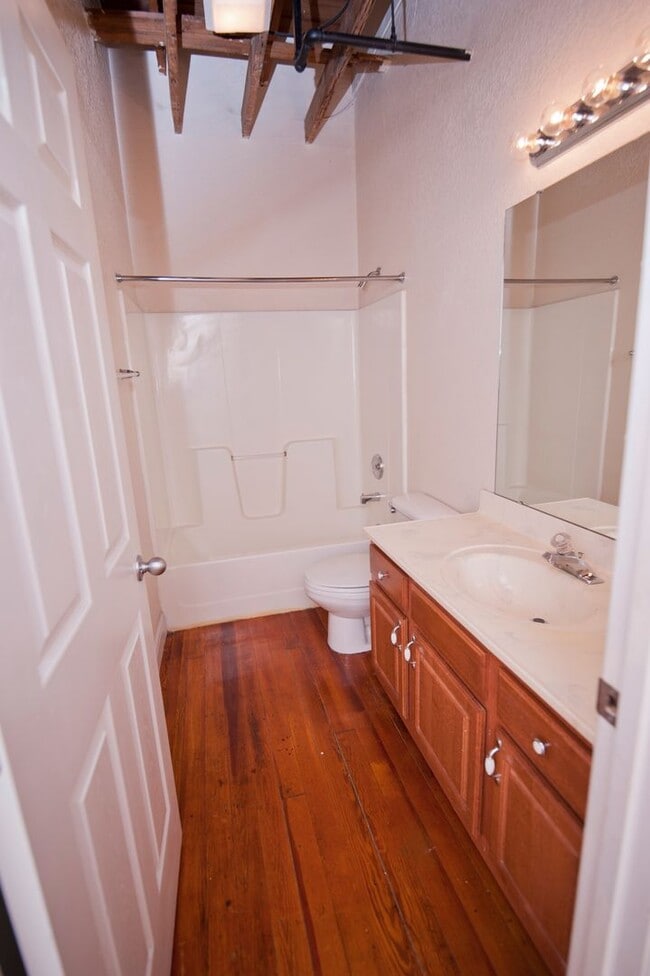 Building Photo - Market Olive 202