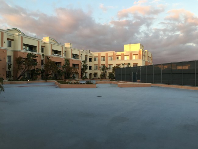 Foto del edificio - 580 W Main St