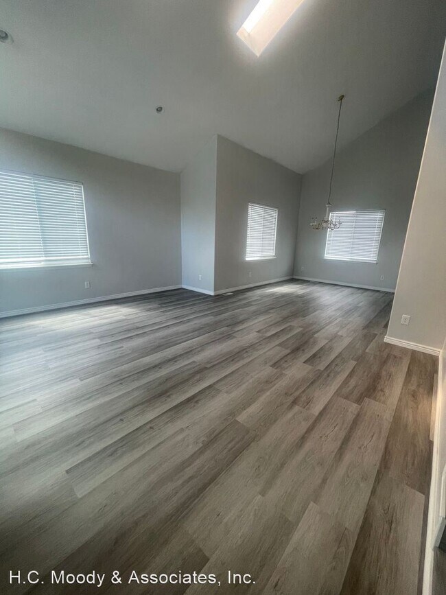 Building Photo - 3 br, 2.5 bath House - 13604 S. Vestry Rd. A