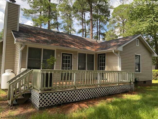 Foto del edificio - 429 Oakgrove Dr