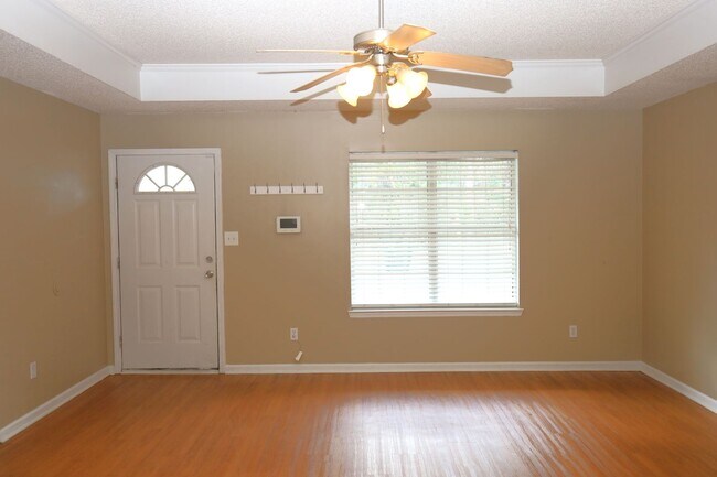 Foto del edificio - 1540 Woodard St