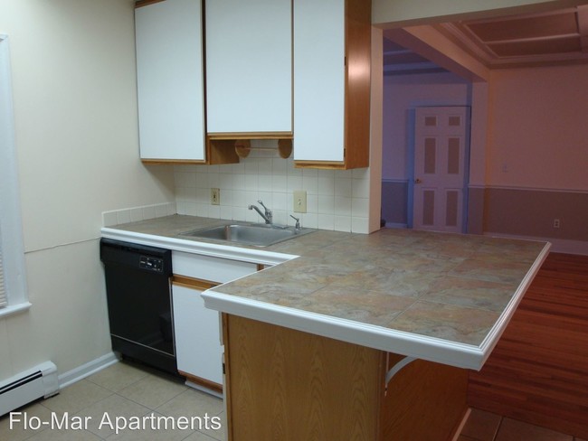 Building Photo - 4 br, 2 bath Room For Rent - 602 W. Michigan