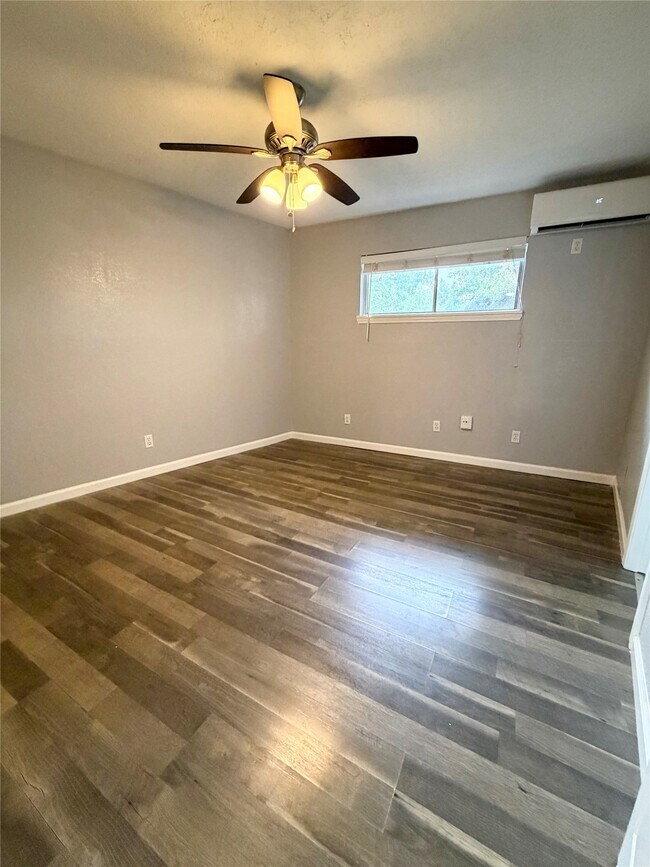 Foto del edificio - 4811 Oakland St