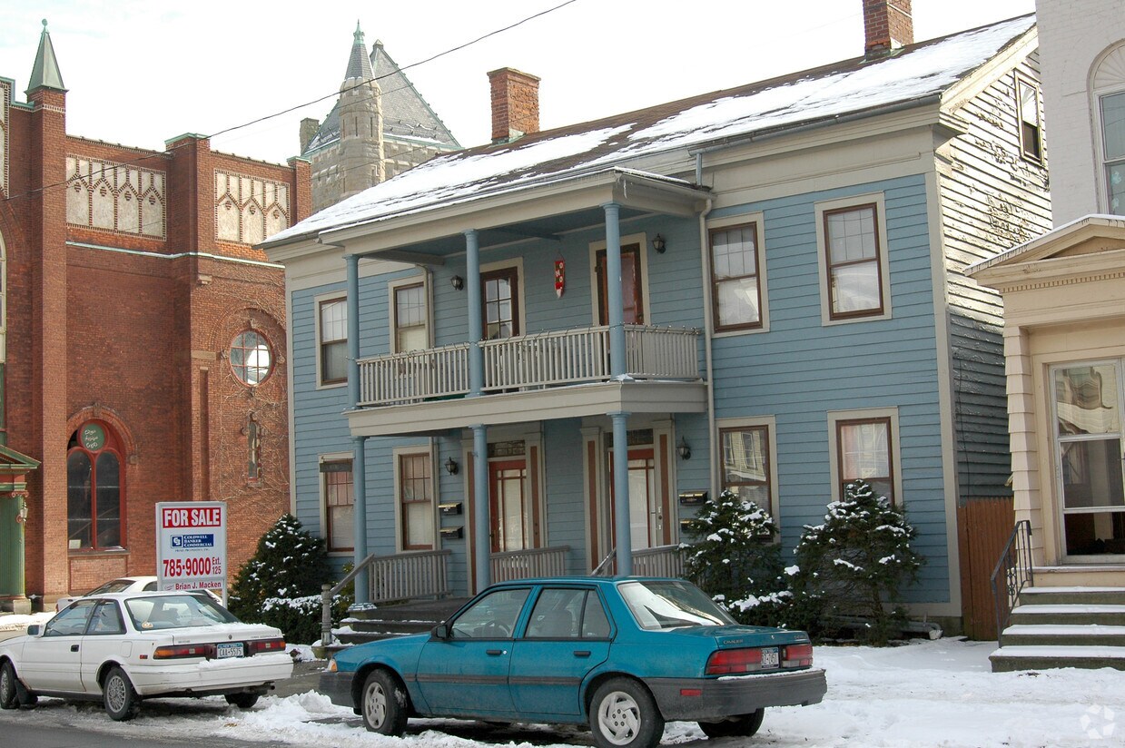 Building Photo - 2 White St