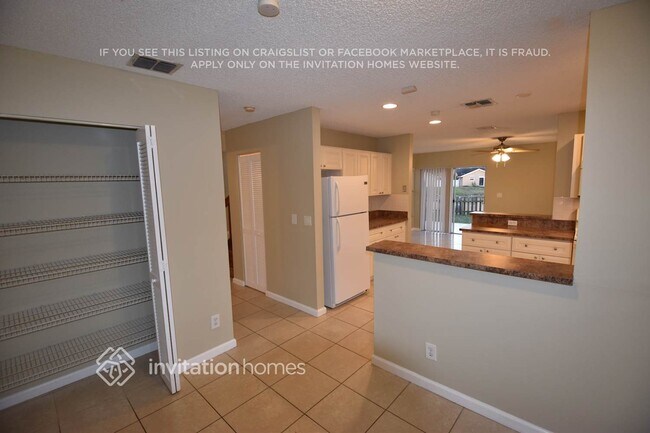 Foto del edificio - 8640 Rosalie Ct