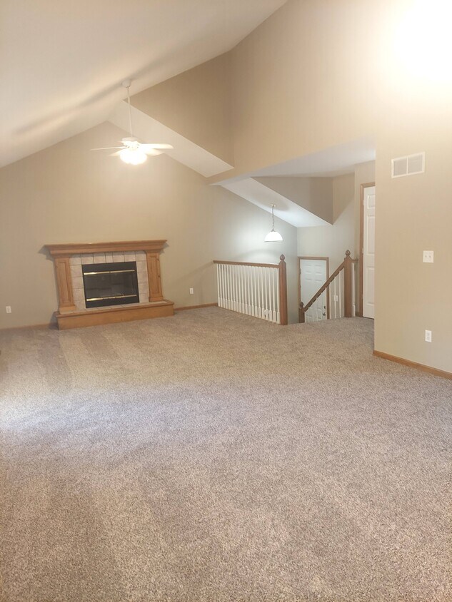 Foto del edificio - 15126 Kelly Dr