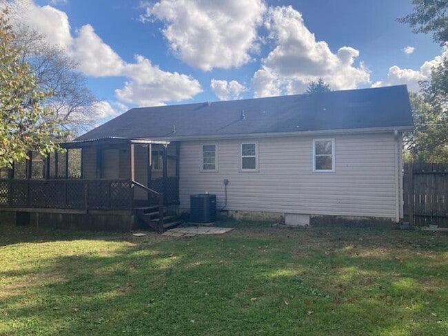 Building Photo - 3BR/1.5BA-1200 SF-893 Miller Estates Rd, S...