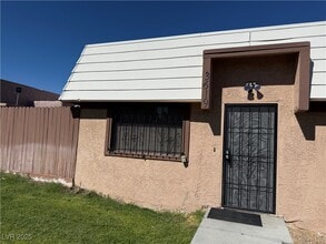 Building Photo - 3619 Villa Knolls E Dr