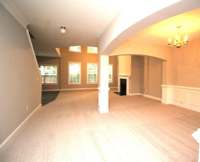 Building Photo - WOW! All this sq. ft for the price located...