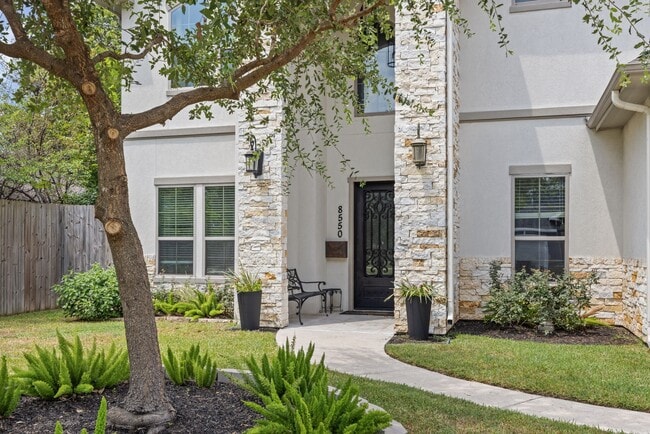Foto del edificio - 8550 Ridgepoint Dr
