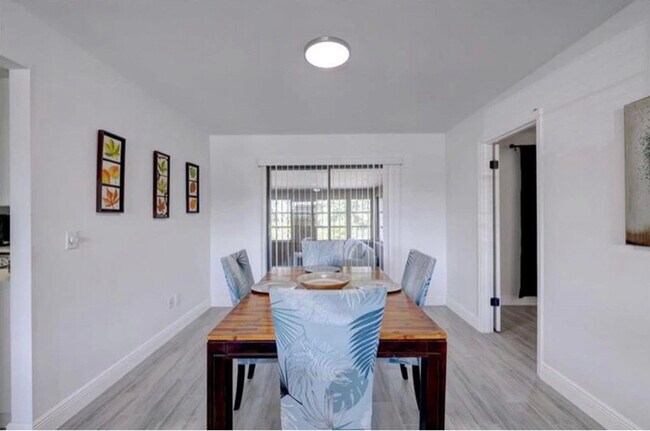 Foto del edificio - 543 SE Greenway Terrace