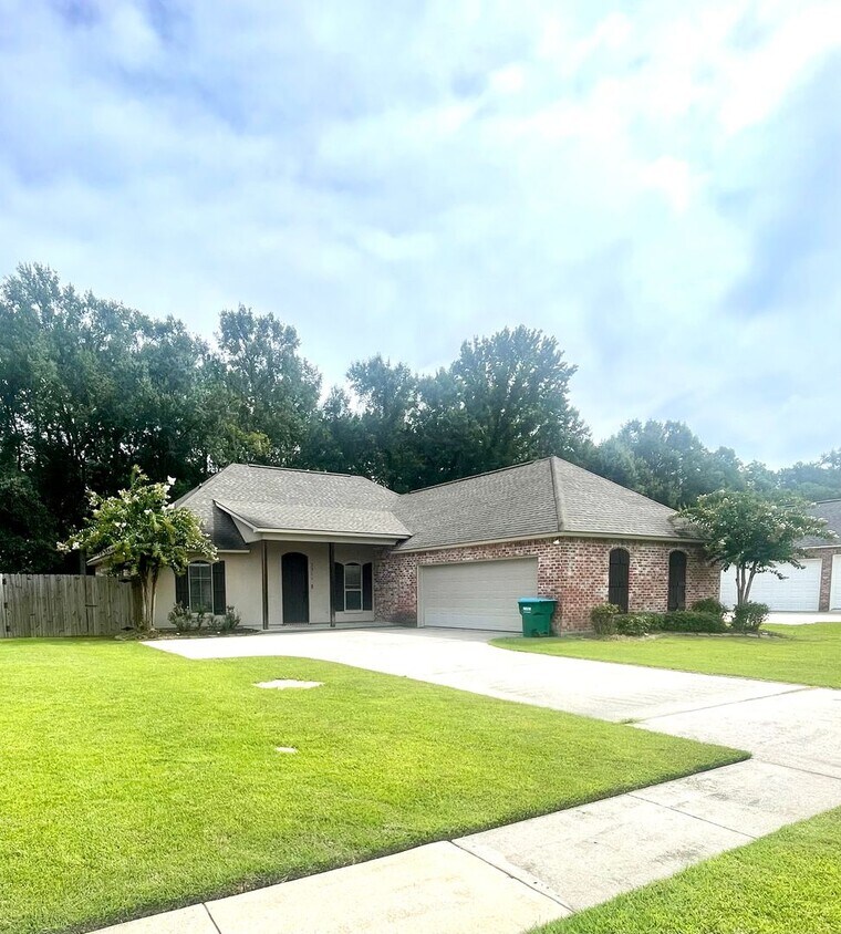 Primary Photo - Charming 3 Bedroom 2 Bath home for Rent