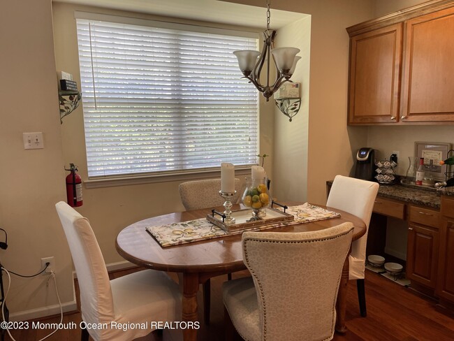 Building Photo - 535 Country Club Dr