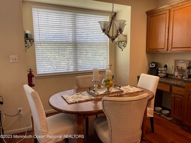 Foto del edificio - 535 Country Club Dr