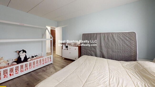 Building Photo - 65 Webster St