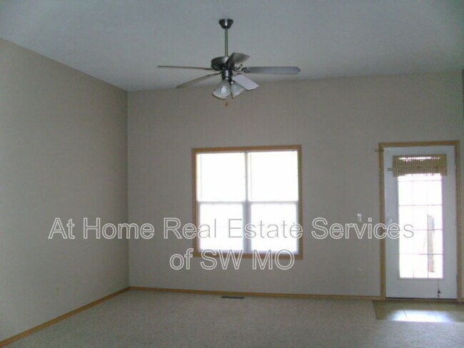 Building Photo - 3923 S Timbercreek Ave