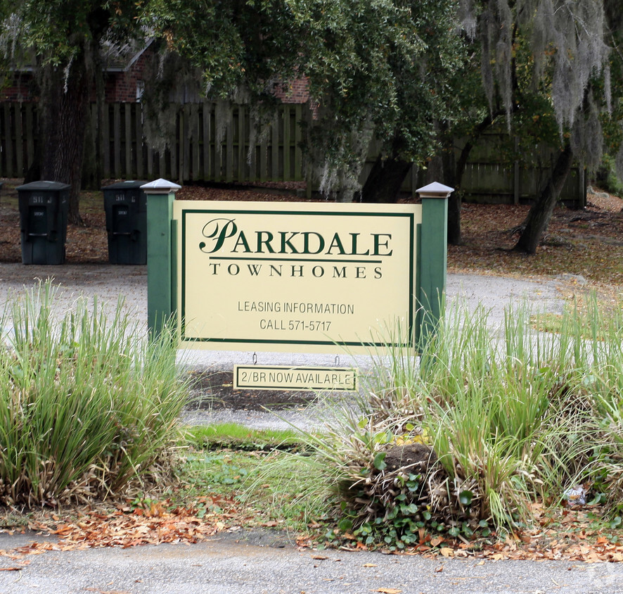 Foto del edificio - Parkdale Townhomes