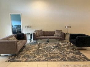 Building Photo - 10596 Sunset Isles Ct