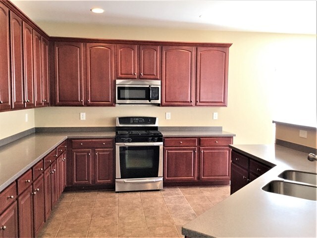 Building Photo - 6601 Ridgeview Commons Drive