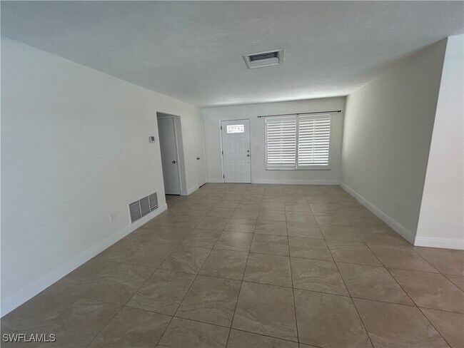 Building Photo - 1186 Sunbird Ave