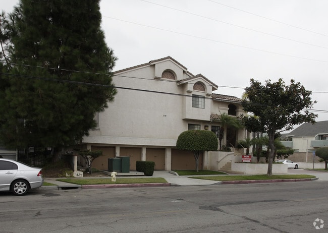 Building Photo - The Villas at Anaheim