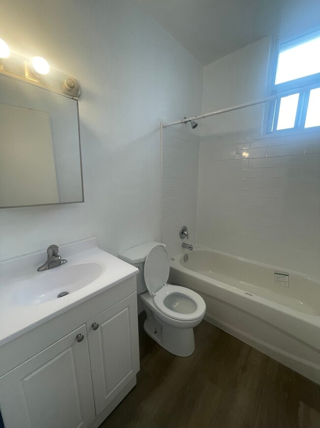 Photo du bâtiment - TWO BED - FAMILY BUILDING - A+ LOCATION