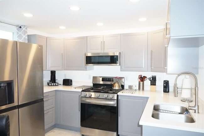 Building Photo - 809 W Park Ave
