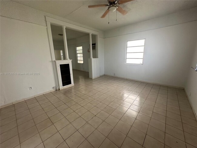 Foto del edificio - 566 NW 1st St