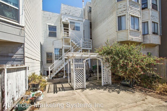 Building Photo - 1837 Larkin St