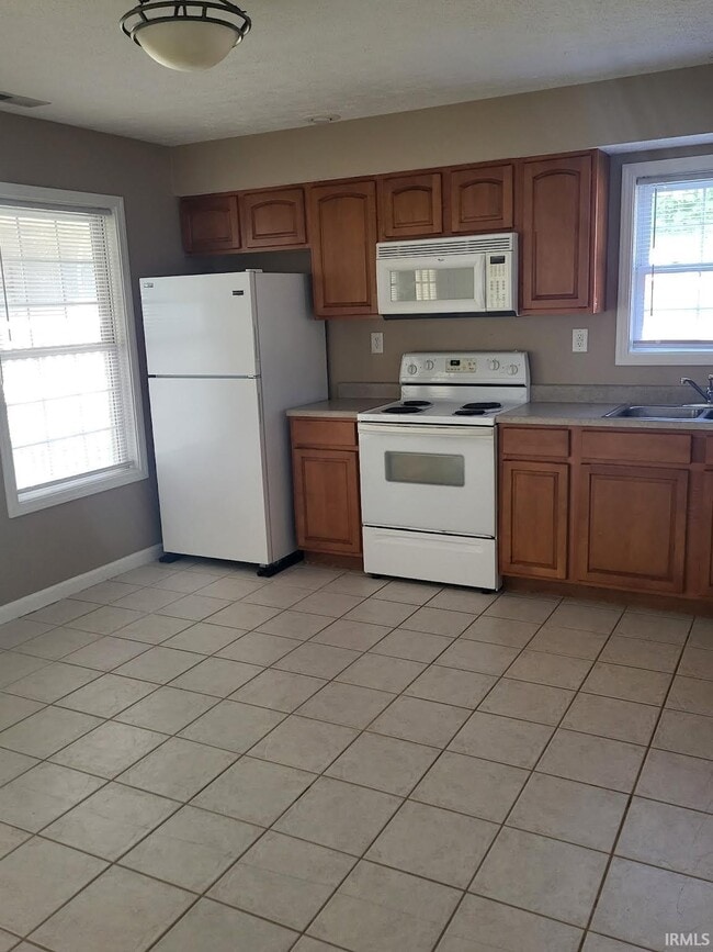 Building Photo - 3811 E Cobble Creek Dr
